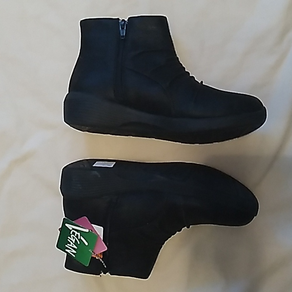 ❤️👟⭐NWT Women's Sketchers black scotchguard bootie or shoe size 6❤️👟⭐ - Picture 3 of 10